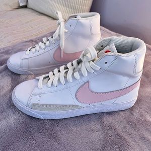 Nike Blazer Mid ‘77 Kids Grade School. Size 6.5Y